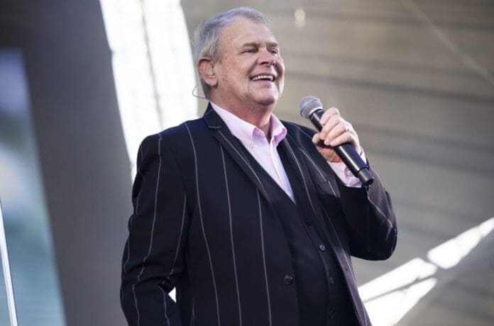 Keyword: Cancer Battle

Description: John Farnham triumphantly sings into a microphone after winning his cancer battle.