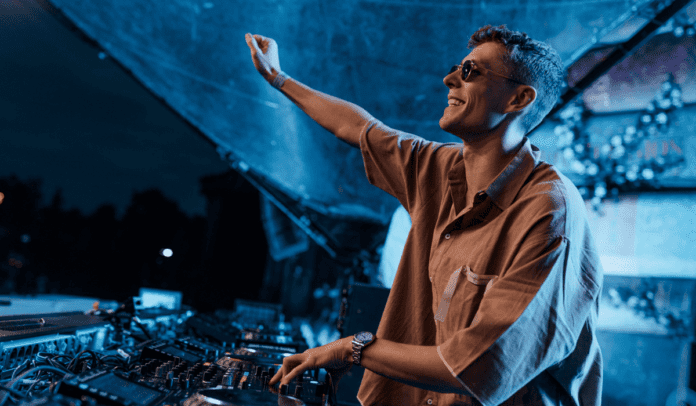 Lost Frequencies, wearing sunglasses, plays a dj set from his new album 